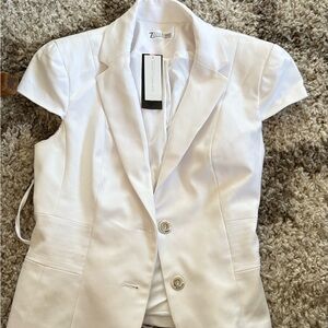 7th Avenue New York and company White Short Sleeve Blazer. Size 4